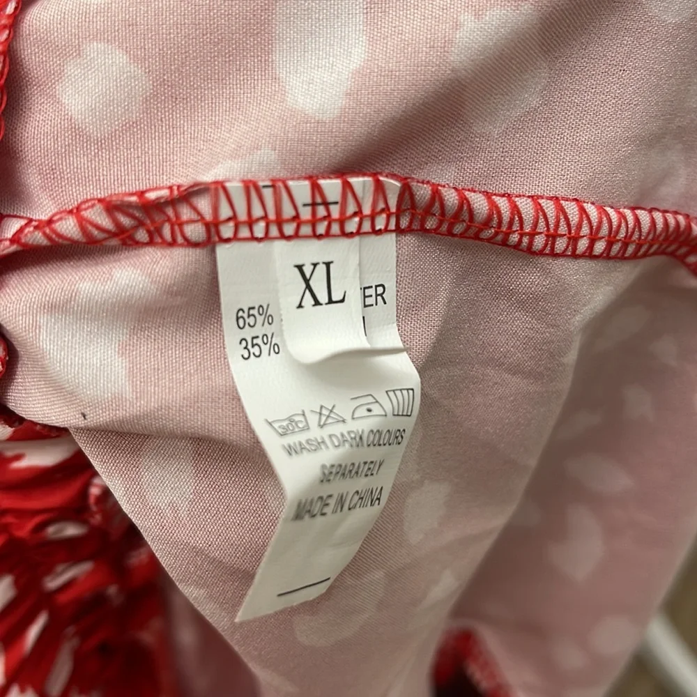 Red and white skirt - Picture 11 of 12